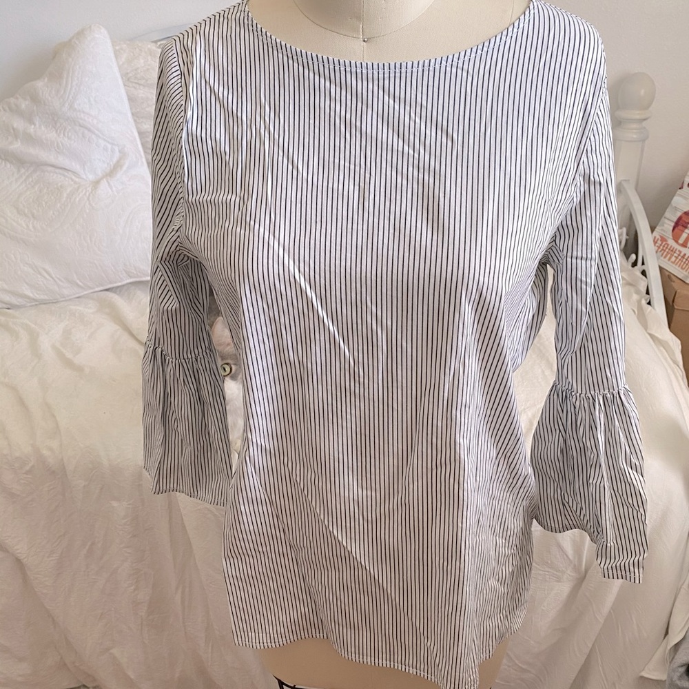 Work wear blouse with ruffle quarter sleeves